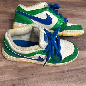 NIKE Mogan Sneakers, Youth Size 5 GUC Green Blue Rare